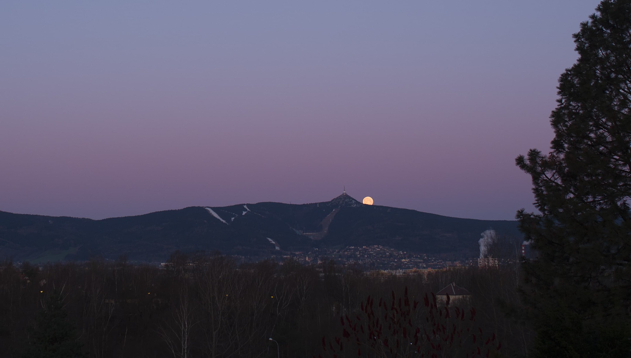 Měsíc a krajina